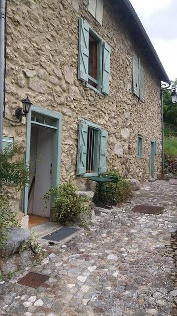 Gîte pour 4 personnes, avec jardin dans Val-de-Sos