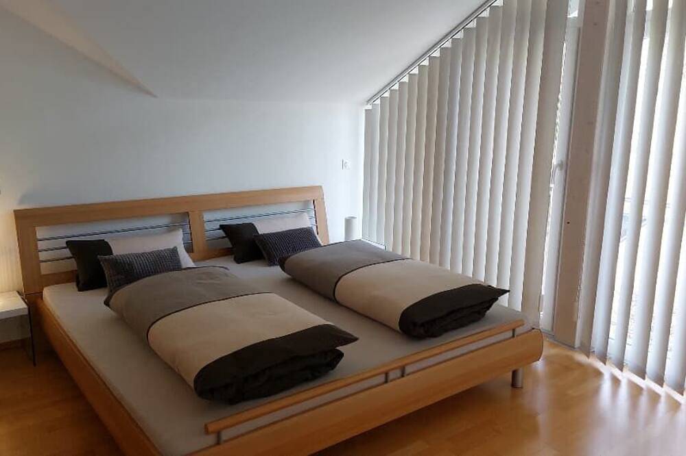 Geheel appartement, Luxuriöse Ferienwohnung mit Badewanne und Balkon in Breitenberg, Oost-Beieren