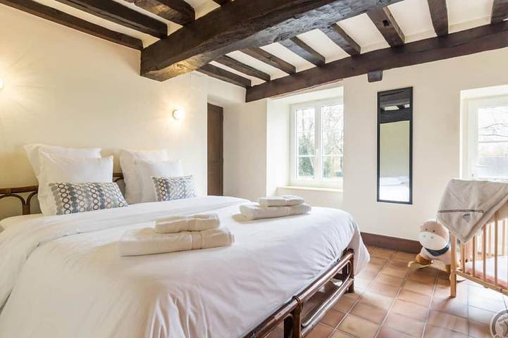 Gîte pour 10 personnes, avec Jardin dans Bourguenolles - 2