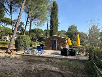 Chambre d’hôte pour 2 personnes, avec jardin ainsi que piscine et vue, animaux acceptés à Le Cannet-des-Maures