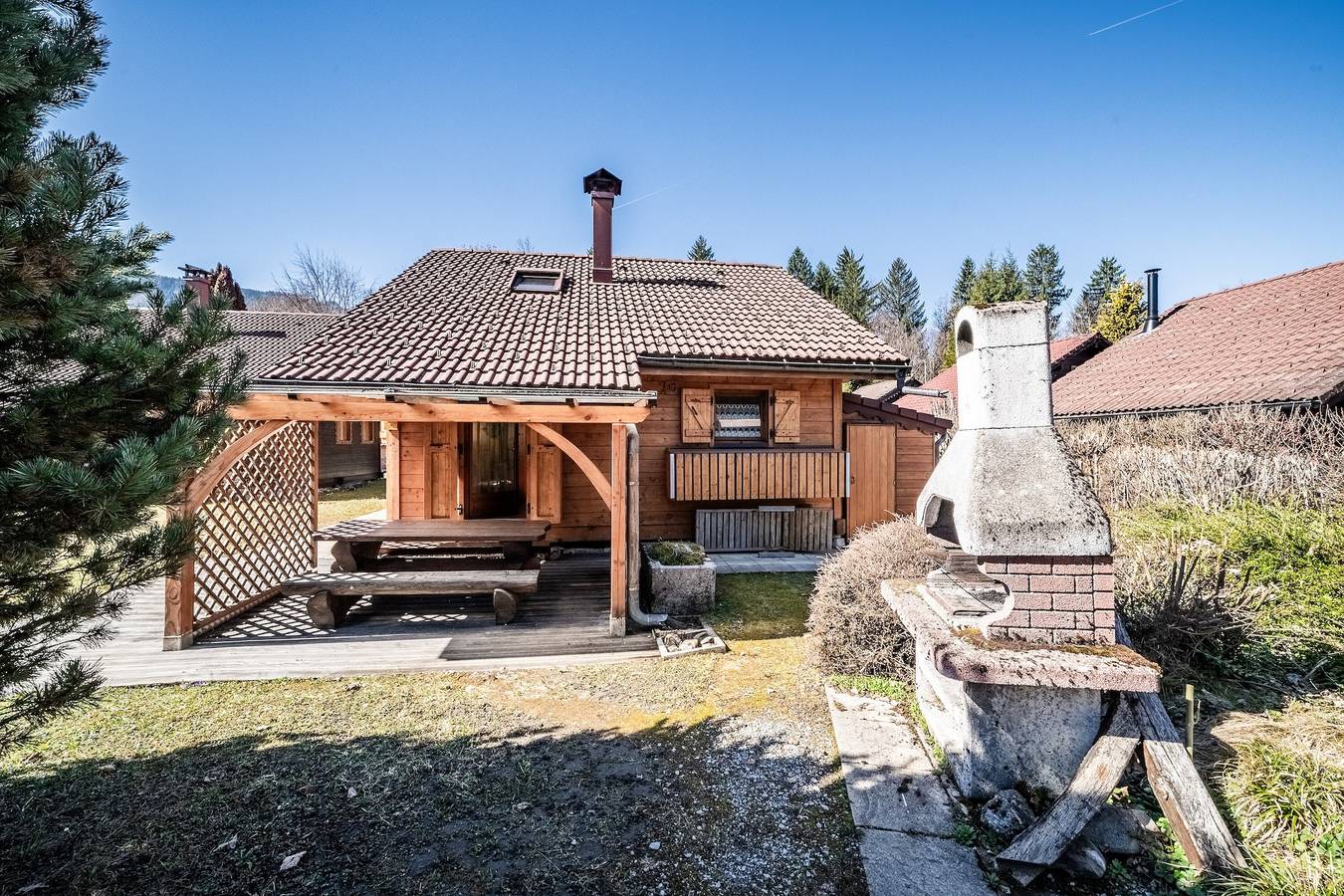 Chalet "6p Classic - L'Érable" with Mountain View, Private Terrace & Wi-Fi in Verchaix, Bonneville region