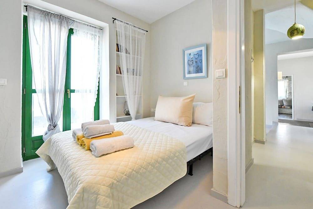 Villa aus Stein mit Pool und Meerblick in Otzias, Kea