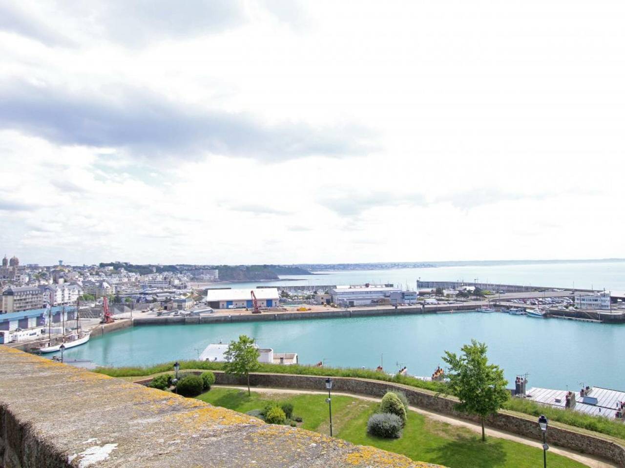 Estudio entero, Estudio elegante en Granville, cerca de comercios y playa, todo incluido in Granville, Côte de la Déroute