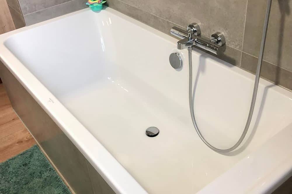 Ganze Wohnung, Fewo Südeifel - 2-Bett-Ferienwohnung, Dusche/Wc bis 4 Pers. in Neuerburg, Eifelkreis Bitburg-Prüm