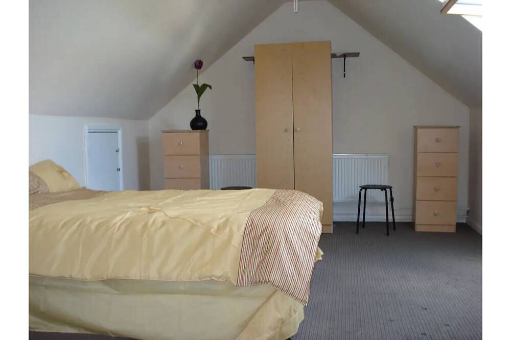 London smart Double Room near metro Central Line in Waltham Forest, London