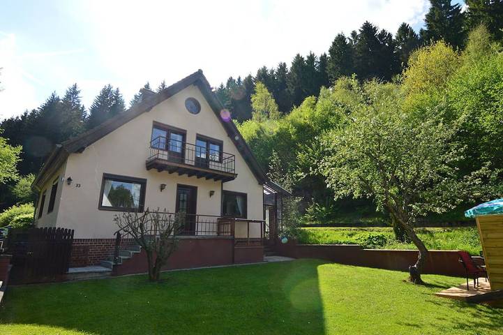 Ferienhaus für 8 Personen, mit Garten und Balkon in Hellenthal