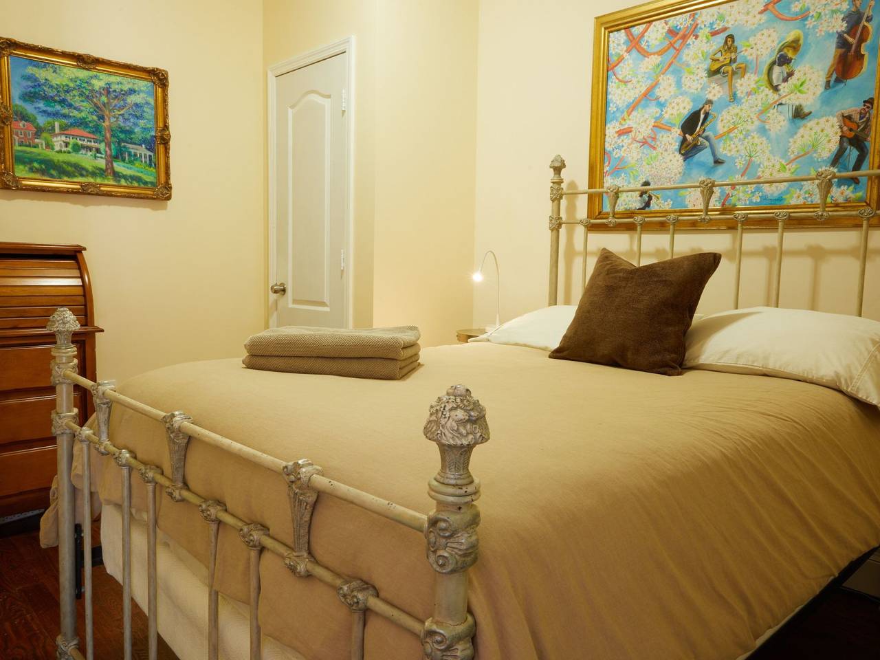 Entire apartment, Künstler 3 Schlafzimmer Stadthaus mit Hinterhof Garten in Brooklyn, New York City