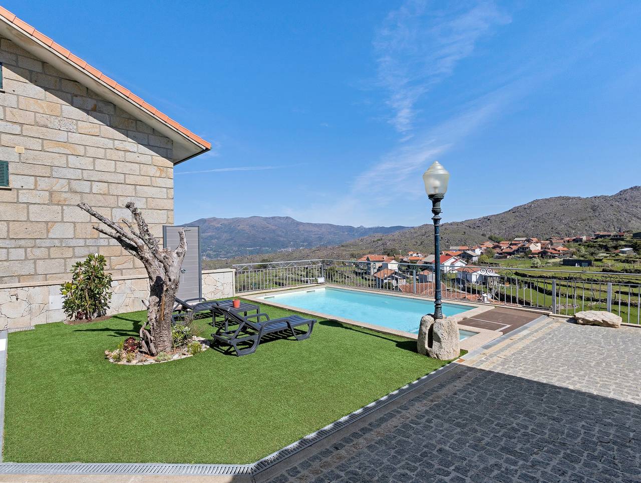 Bungalow 'T1 - Casa Dona Florinda' with Mountain View, Wi-Fi and Air Conditioning in Ermida (Ponte da Barca), Gerês