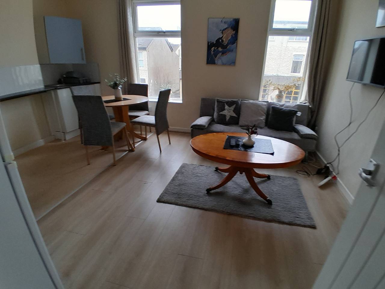 Entire holiday apartment, Blackpool - 2-Bed Apt - Sleeps 5 in Blackpool Pleasure Beach, North West England