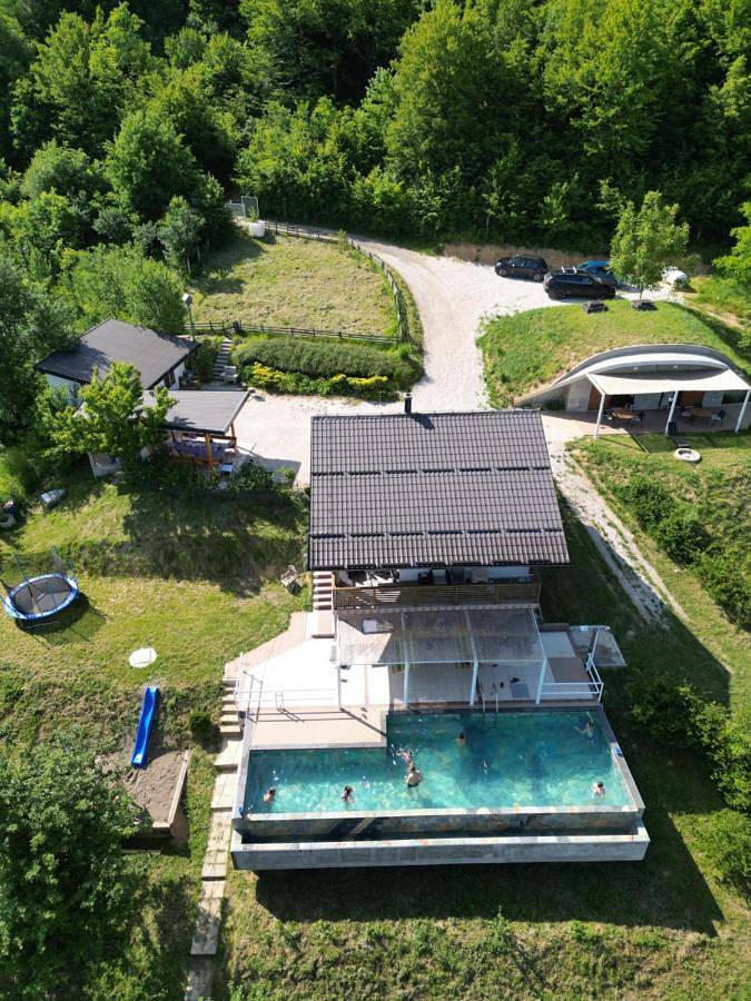 Kemping dla 6 osób, z ogród i widok oraz basen, zwierzęta dozwolone w Bośnia i Hercegowina