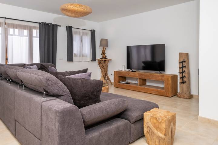 Villa „Bethany“ mit privatem beheiztem Pool, 2 privaten Terrassen & Wlan in Playa Blanca, Yaiza