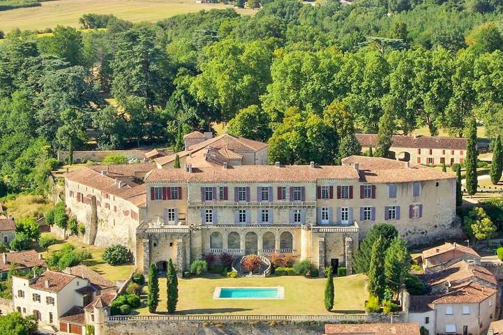 Château pour 24 personnes, avec Balcon et Terrasse ainsi que Jardin et Piscine dans le Lot-et-Garonne