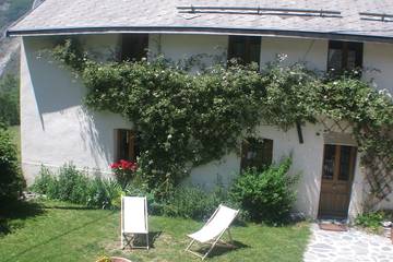 Gîte pour 12 personnes, avec jardin et terrasse à Chantelouve