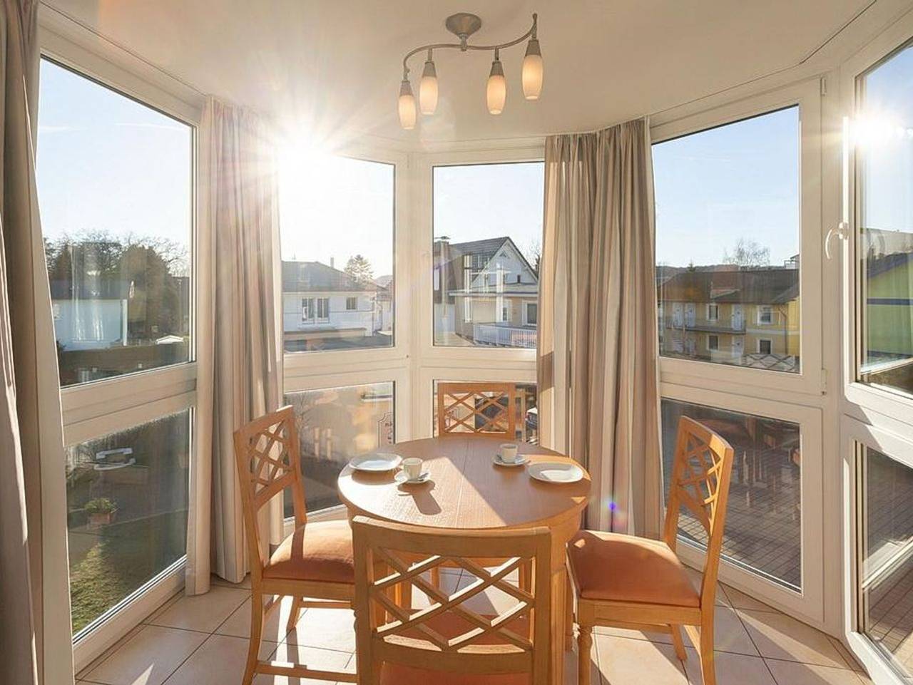 Ganze Ferienwohnung, Villa Seerose - Familien-Ferienwohnung mit tollem Erker und sonnigem Balkon in Strandnähe in Binz, Rügen