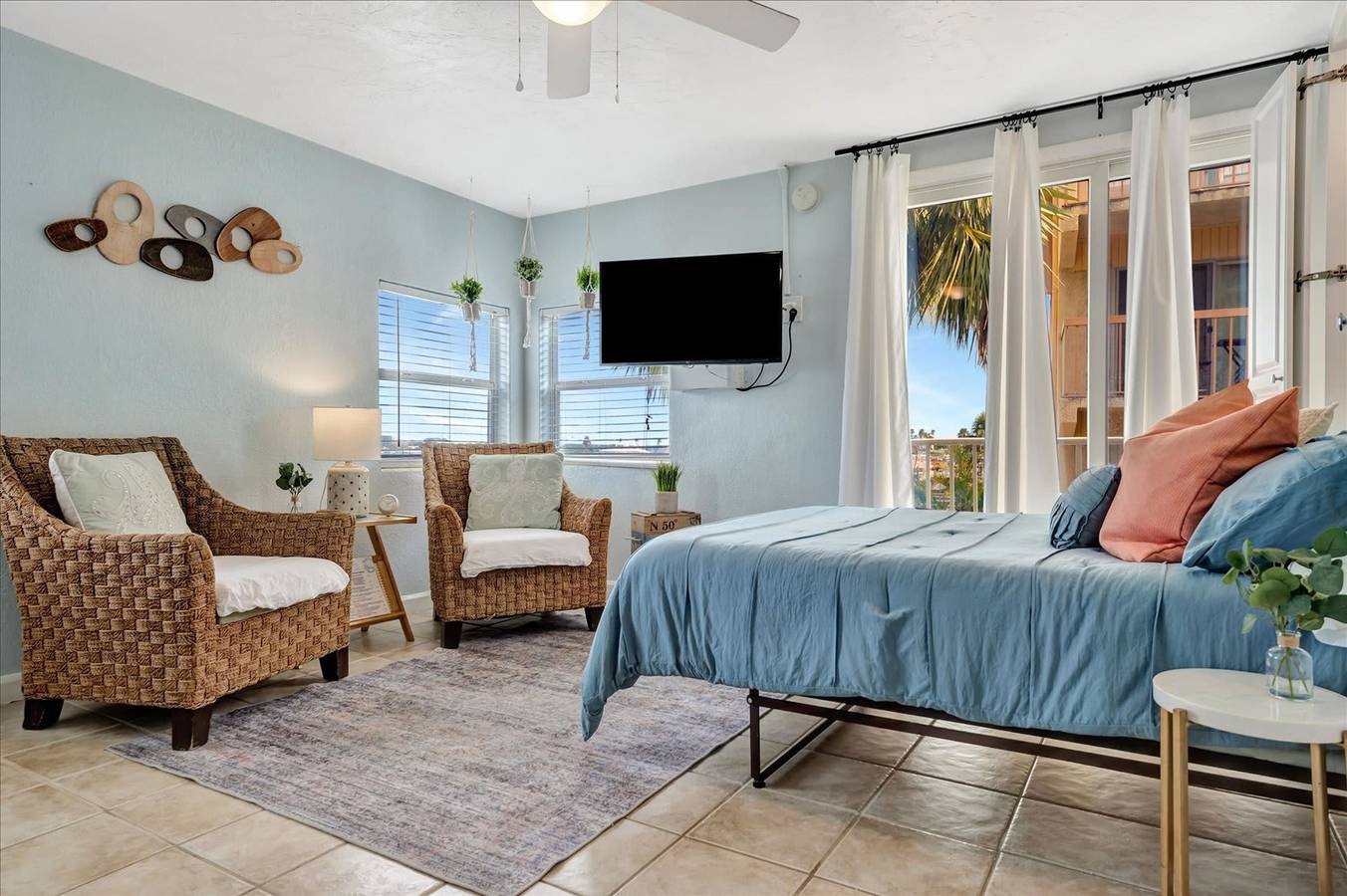 Apartamento entero, The Seashell Suite w  Private Balcony Walk 2 Beach in Clearwater Beach, Clearwater