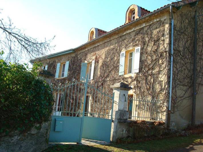 Location de vacances pour 10 personnes, avec piscine ainsi que jardin et vue à Champagnac-de-Belair - 2