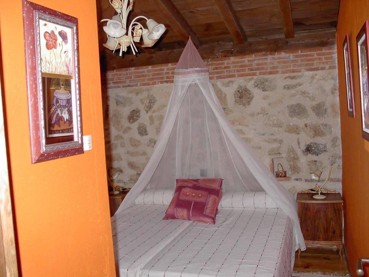 Casa Rural Pincherres in Cabañas de Polendos, Provincia de Segovia