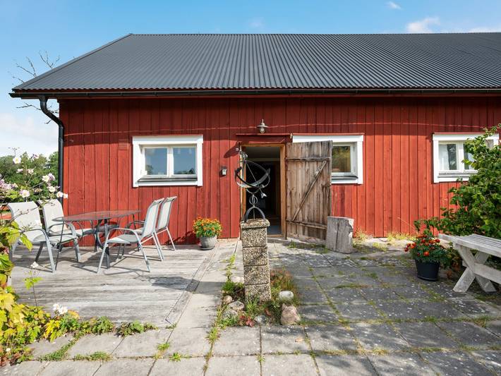 Hel lägenhet, Lägenhet för 5 Personer med trädgård in Mellerud, Vänern
