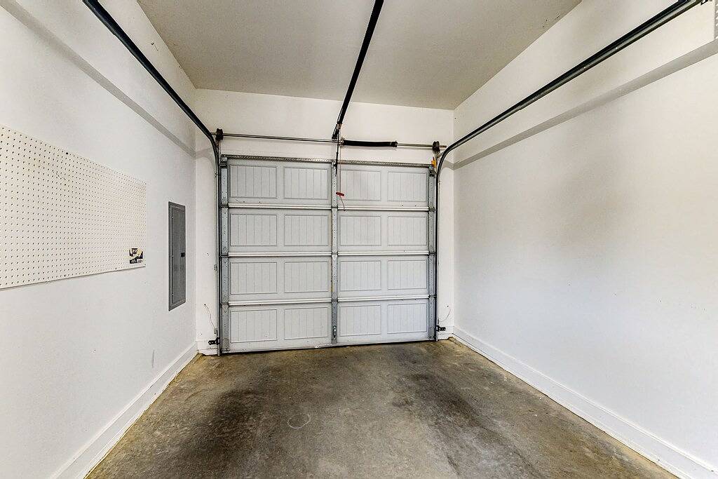 Mountain View Getaway Near Town with High-Speed Wifi and Private Balcony in Blue Ridge Parkway, Buncombe County