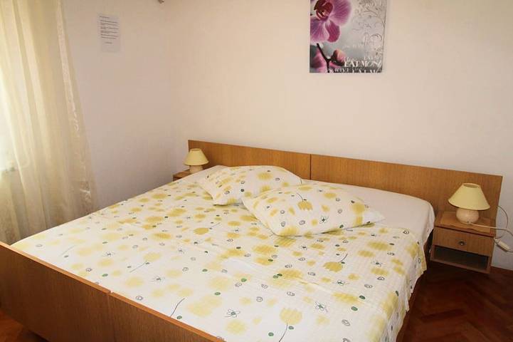 Appartamento intero, Spaziosa oasi con 4 camere da letto per 8 persone, animali non ammessi, 3 posti auto in Medulin (città), Medolino