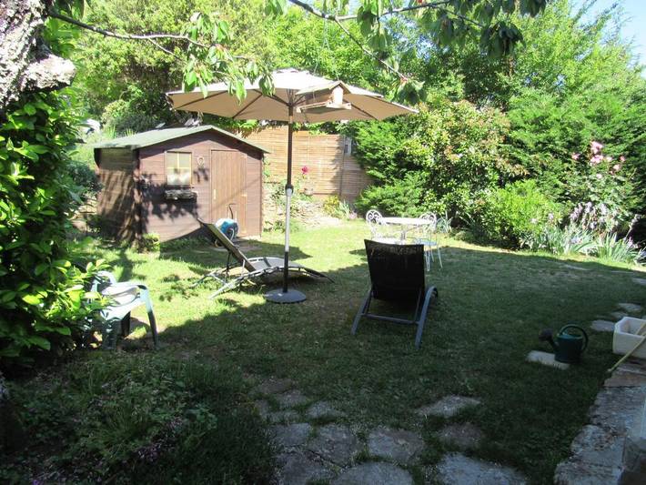 Location de vacances pour 4 personnes, avec terrasse ainsi que jardin et vue à Sénéchas - 2