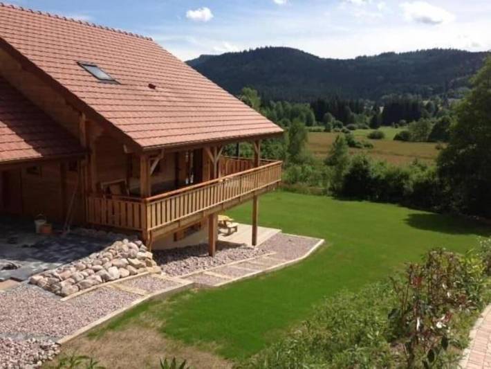 Gîte pour 10 personnes, avec Balcon et Terrasse ainsi que Jardin et Sauna à Liézey