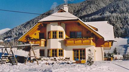 Hütte für 4 Personen, mit Garten und Ausblick sowie Balkon, kinderfreundlich in Bad Kleinkirchheim