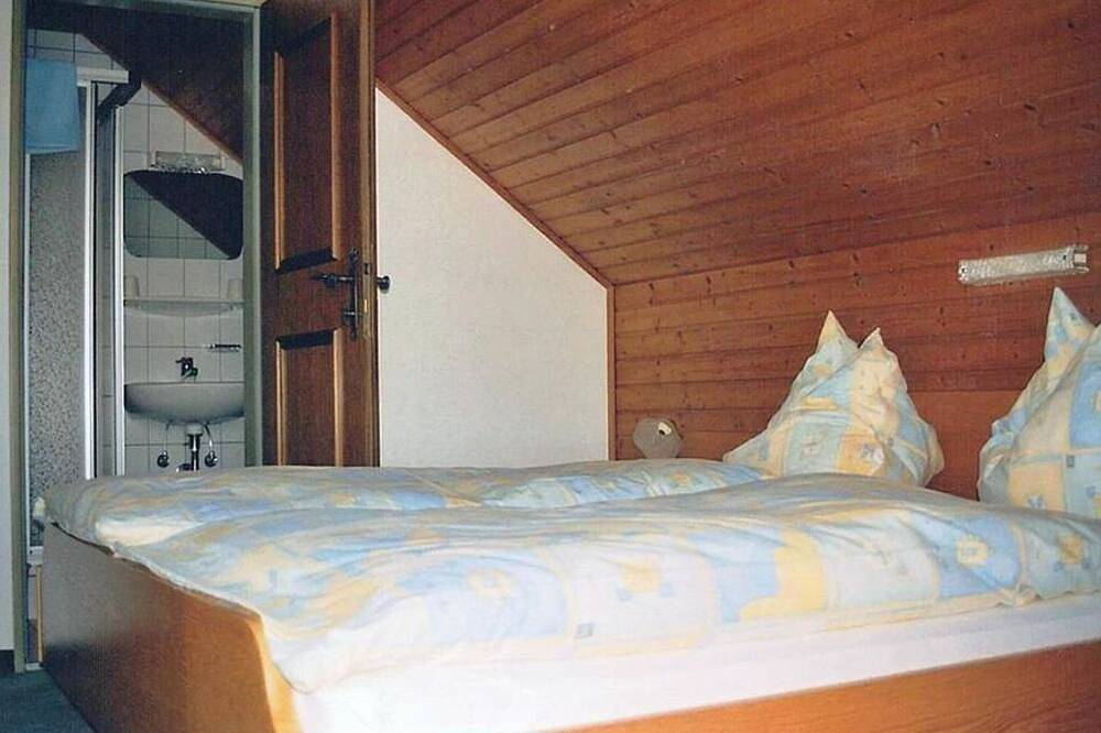 Santner, guest house - double room with shower, Wc in Unternberg, Lungau