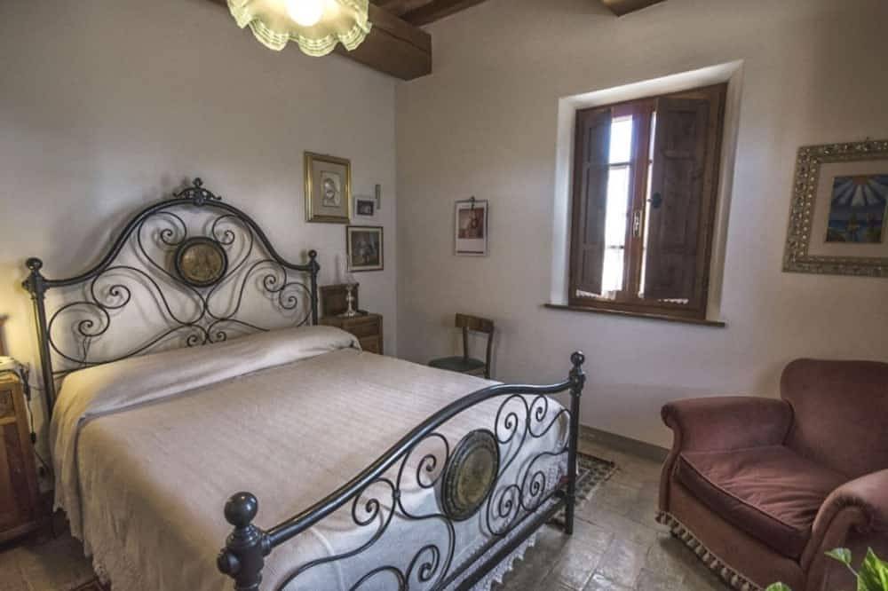 Fantastic villa with view. Pool, children's playground in Torrita di Siena, Chianti