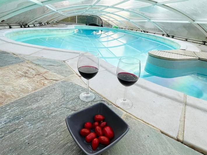 Location de vacances pour 10 personnes, avec Jacuzzi et Terrasse ainsi que Jardin et Piscine dans Orphin