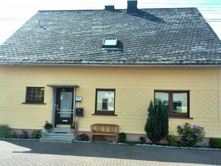 Ferienwohnung für 5 Personen, mit Terrasse und Garten in Nisterau
