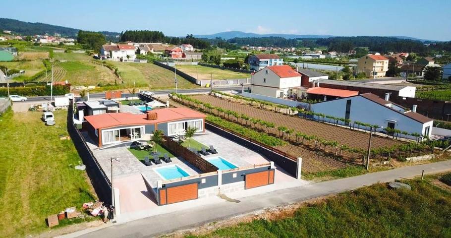 Chalet para 8 personas, con piscina y vistas además de terraza y jardín, Se admiten mascotas en Salnés - 2