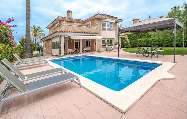 Holiday rental for 9 people, with Garden and Pool in Reus