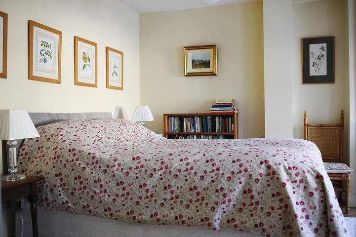Coach house  sleeping 8 in historic yard near gorgeous beaches . in Contea di Wexford (Irlanda)