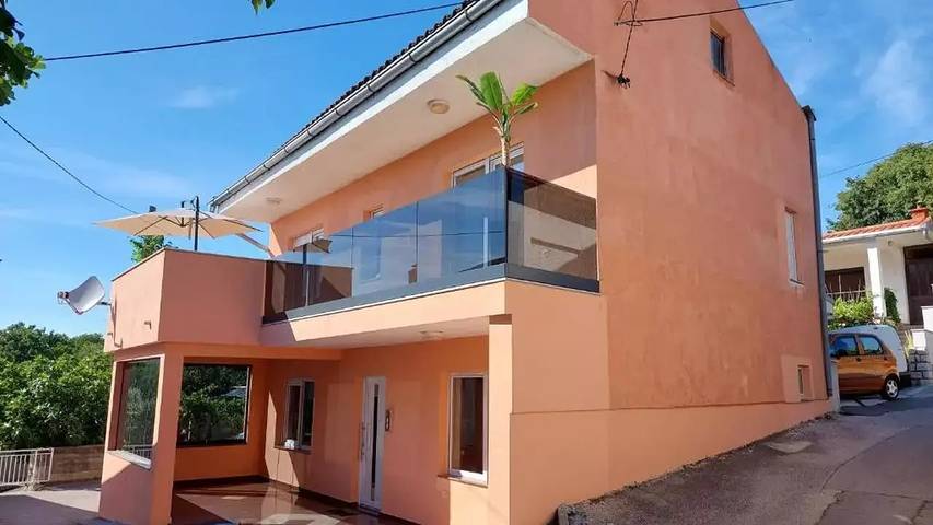Location de vacances pour 9 personnes, avec terrasse à Novi Vinodolski