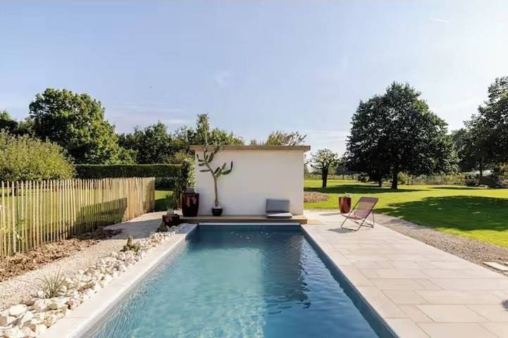 Location de vacances pour 8 personnes, avec piscine à Sainte-Euphémie