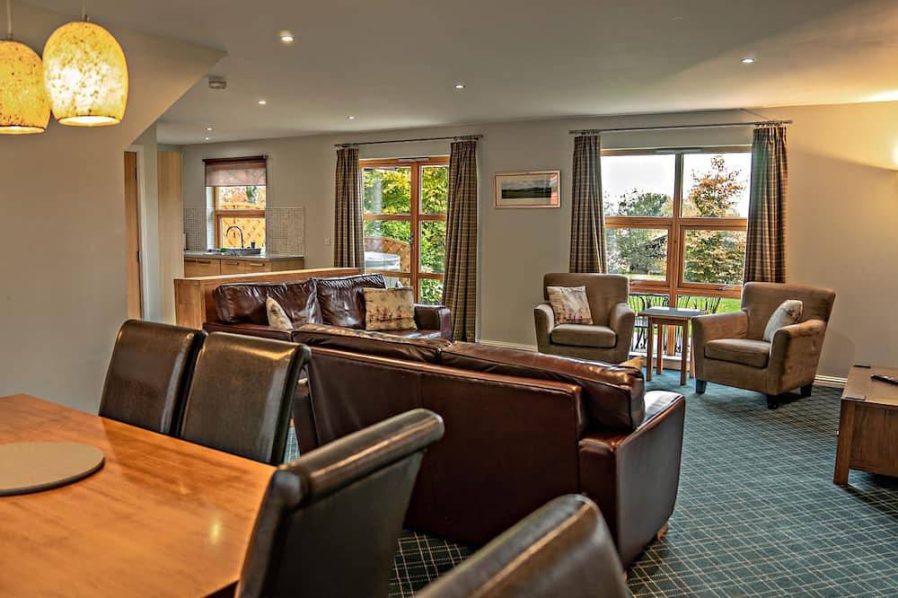 Mellerstain Lodge (No.2) Pets allowed - sleeps 6 guests  in 2 bedrooms in Loch Lomond, Stirling und Umgebung