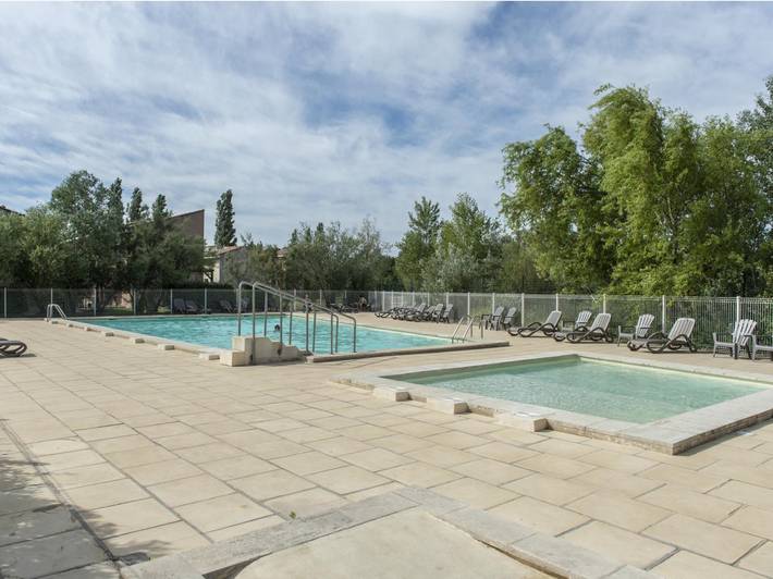 Location de vacances pour 4 personnes, avec Terrasse ainsi que Jardin et Piscine à Saint-Saturnin-lès-Avignon - 3
