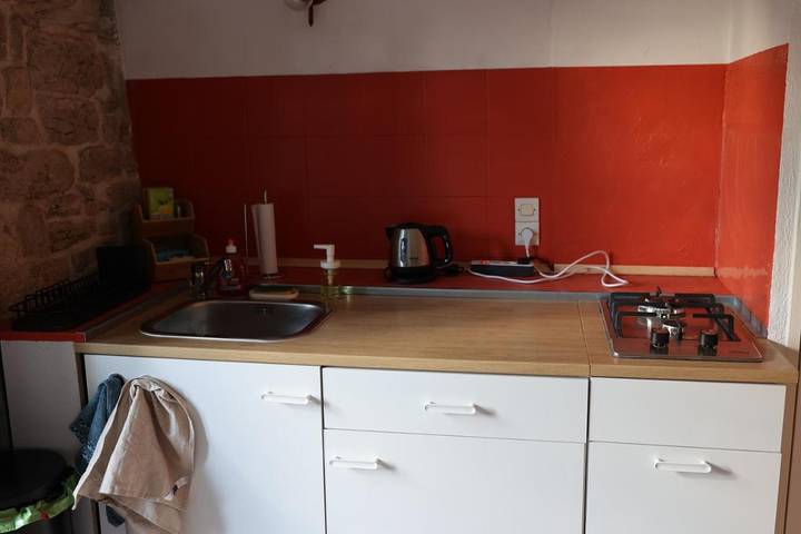 Gîte pour 2 personnes, avec terrasse et jardin dans Saint-Laurent-la-Roche - 4
