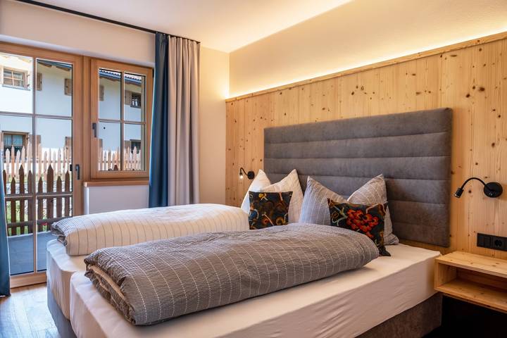 Ganze Wohnung, Ferienwohnung "Schlosshof Hoamat" mit Bergblick, Terrassen und Wlan in Prösels, Völs am Schlern