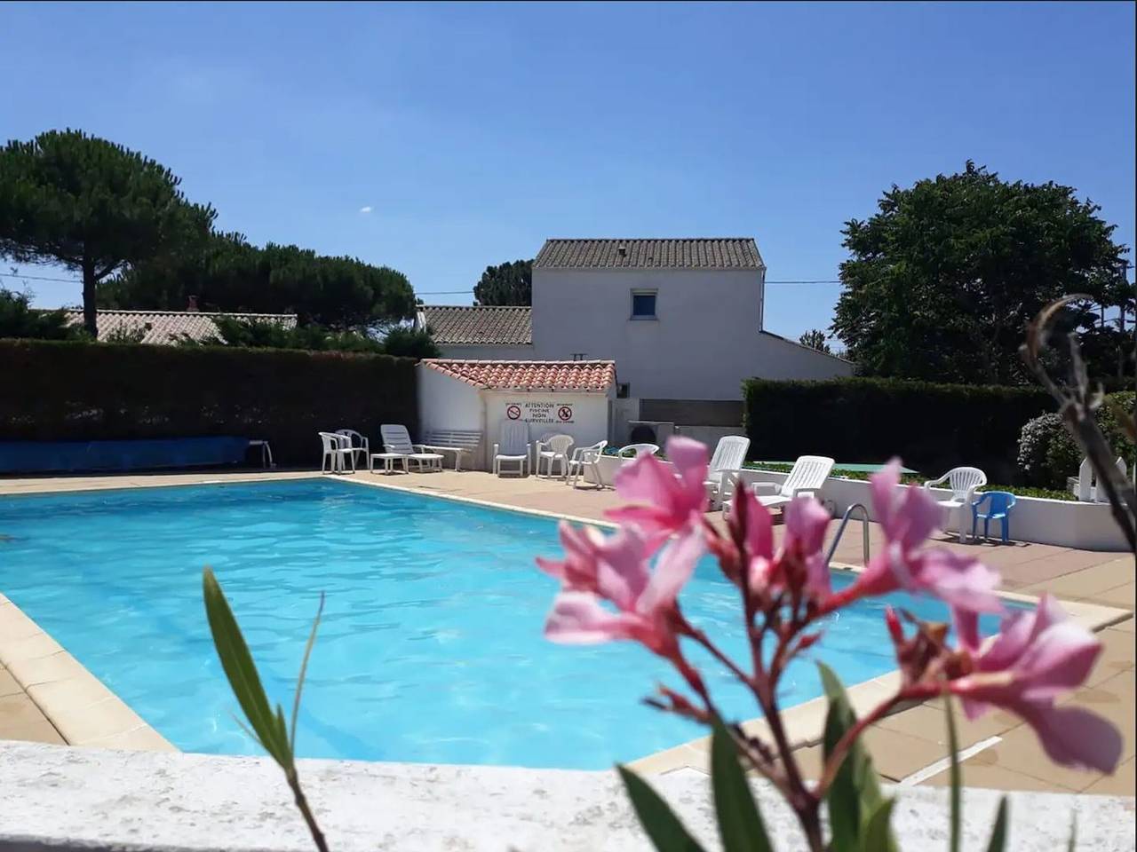 Maisonnette à 600m de la mer avec piscine et parking privé in Bretignolles-sur-Mer, Vallée de la Loire
