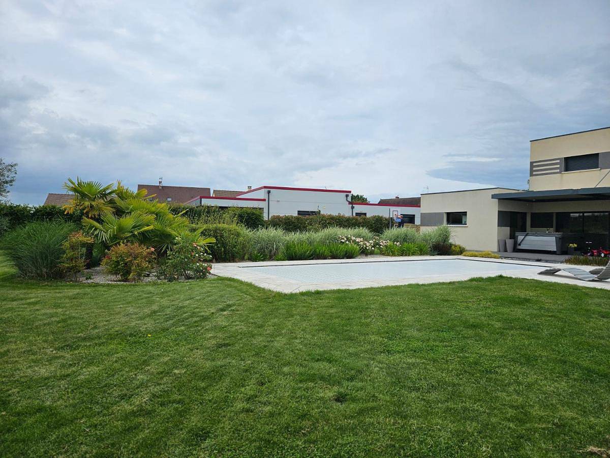 Four-Bedroom House in Mondoubleau, Région de Vendôme