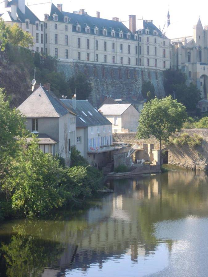 Location de vacances pour 3 personnes, avec Terrasse ainsi que Jardin et Vue à Thouars