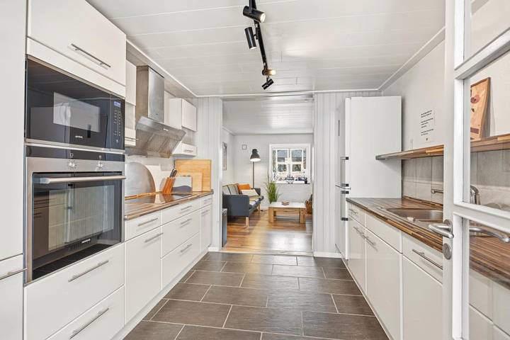 Cosy holiday home with a pool, sauna and room for 12 people in Blavand, Varde Region