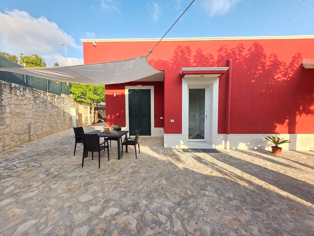 Apartamento inteiro, Villa Ada - Apartamento 'Monica' com terraço privado, Wi-Fi e ar condicionado in Selva di Fasano, Fasano