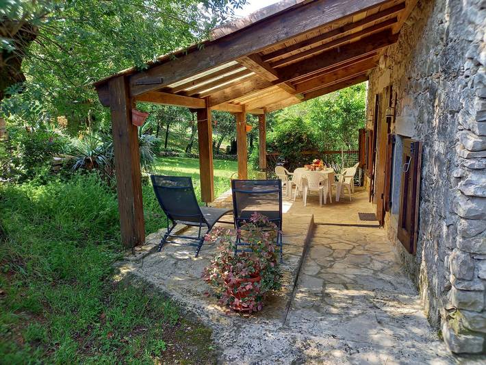 Gîte pour 4 personnes, avec Terrasse et Piscine