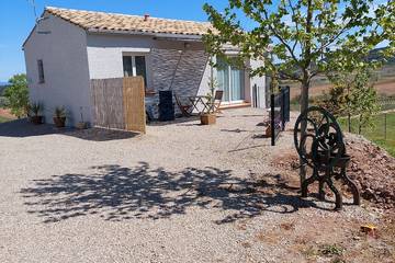 Cottage pour 3 personnes, avec terrasse et jardin à Montbrun-des-Corbières