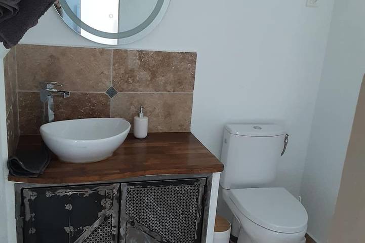 Gîte pour 2 personnes, avec terrasse, animaux acceptés à Peyroules - 4