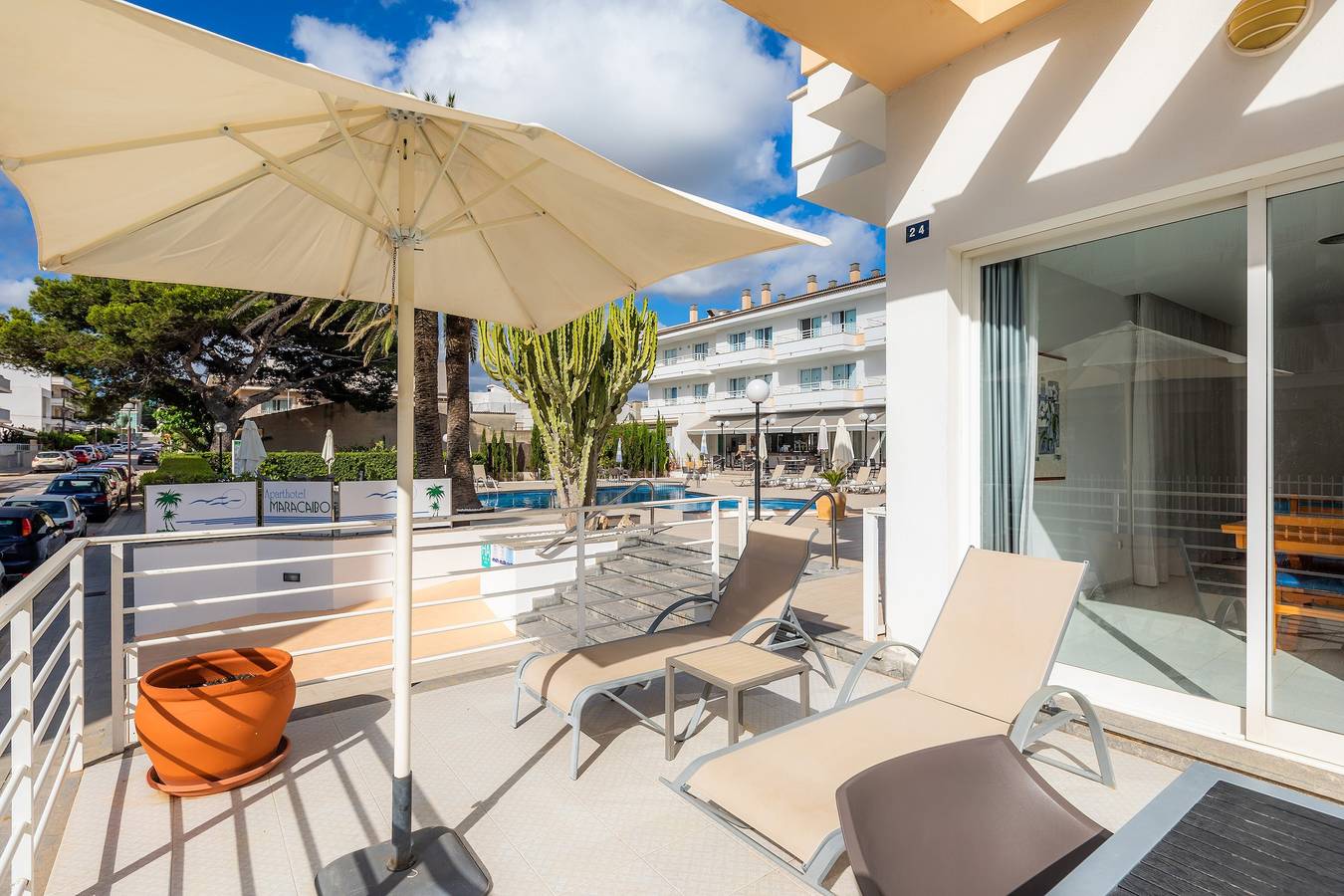 Appartement Hotel Maracaibo avec piscine, Wi-Fi et terrasse in Can Picafort, Santa Margalida