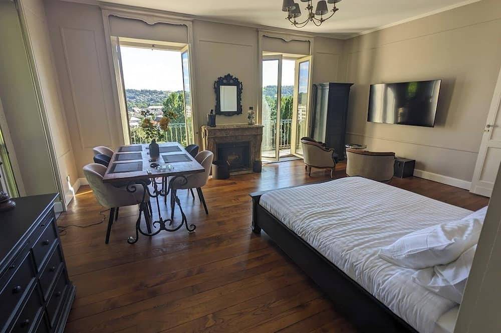 Manoir Historique à Proximité de Sentiers de Randonnées. Ideal Pour les Familles in Bagnères-de-Bigorre, Hautes-Pyrénées